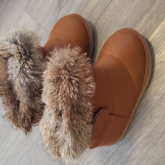 Booties l real fur trim l tan leatherwinter boots l toddler size 9.5 or 26 euro - Picture 3 of 9